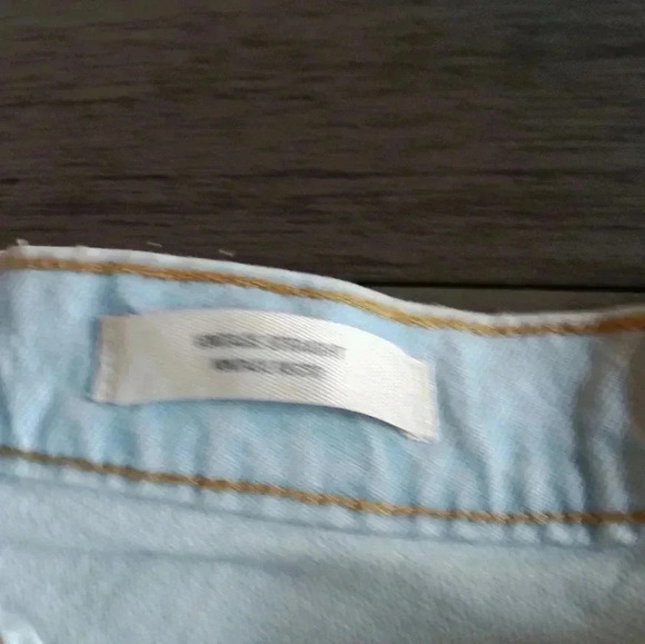 Universal Threads woman's Light Blue Jeans. NWT. Size 8/29 - Picture 6 of 7